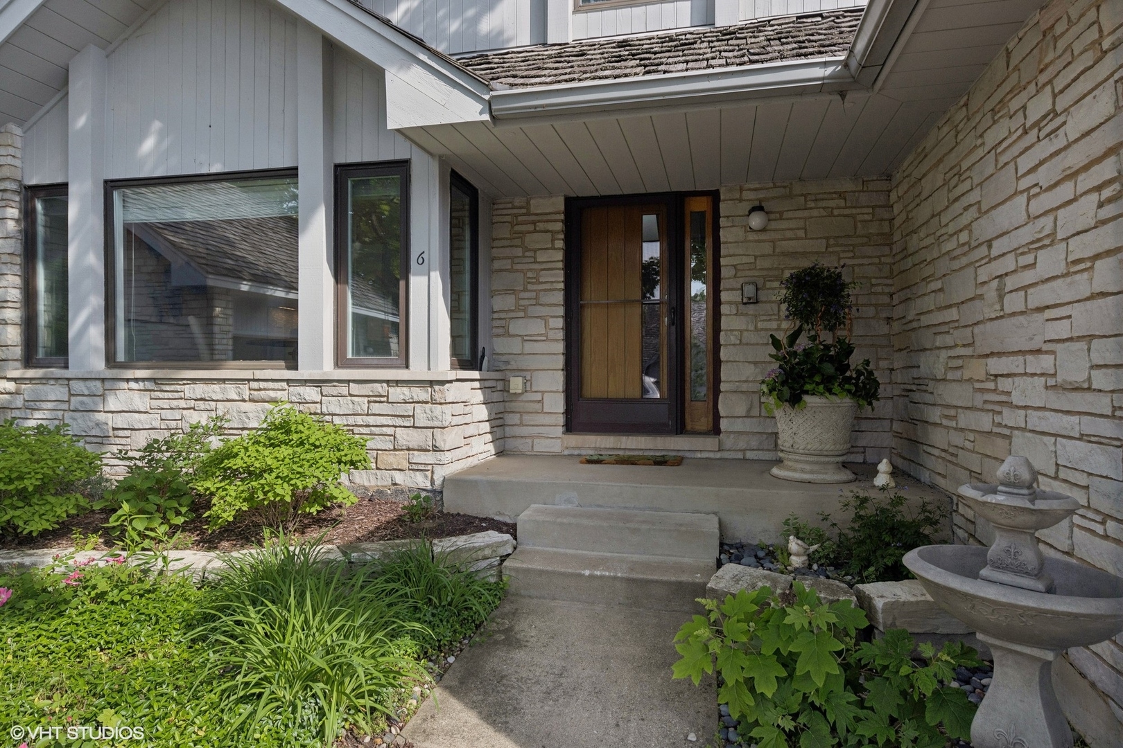 6 Bel Aire Court Burr Ridge, IL 60527 - Photo 2 of 37 a front view of a house