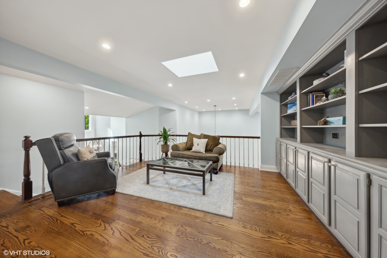 6 Bel Aire Court Burr Ridge, IL 60527 - Photo 23 of 37 a living room with furniture