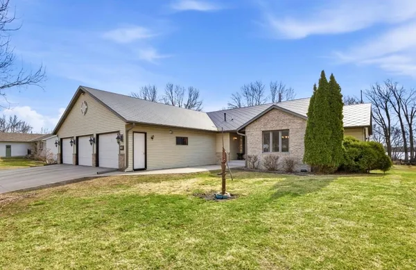 $499,900 | 141 Fairlawn Avenue East, Winsted, MN 55395