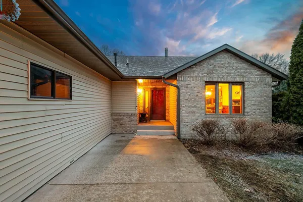 $499,900 | 141 Fairlawn Avenue East, Winsted, MN 55395