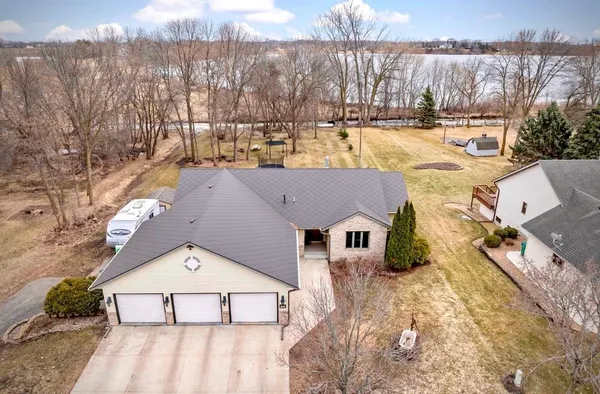 $499,900 | 141 Fairlawn Avenue East, Winsted, MN 55395