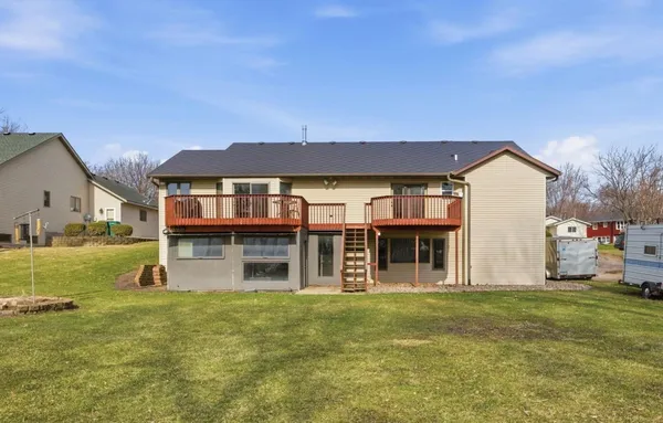 $499,900 | 141 Fairlawn Avenue East, Winsted, MN 55395