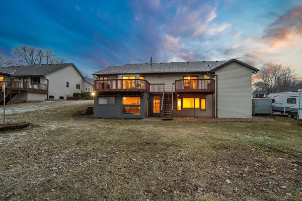 $499,900 | 141 Fairlawn Avenue East, Winsted, MN 55395