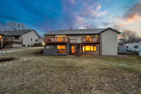 $499,900 | 141 Fairlawn Avenue East, Winsted, MN 55395