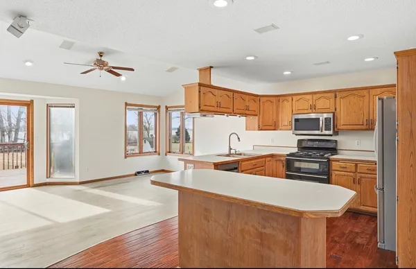 $499,900 | 141 Fairlawn Avenue East, Winsted, MN 55395