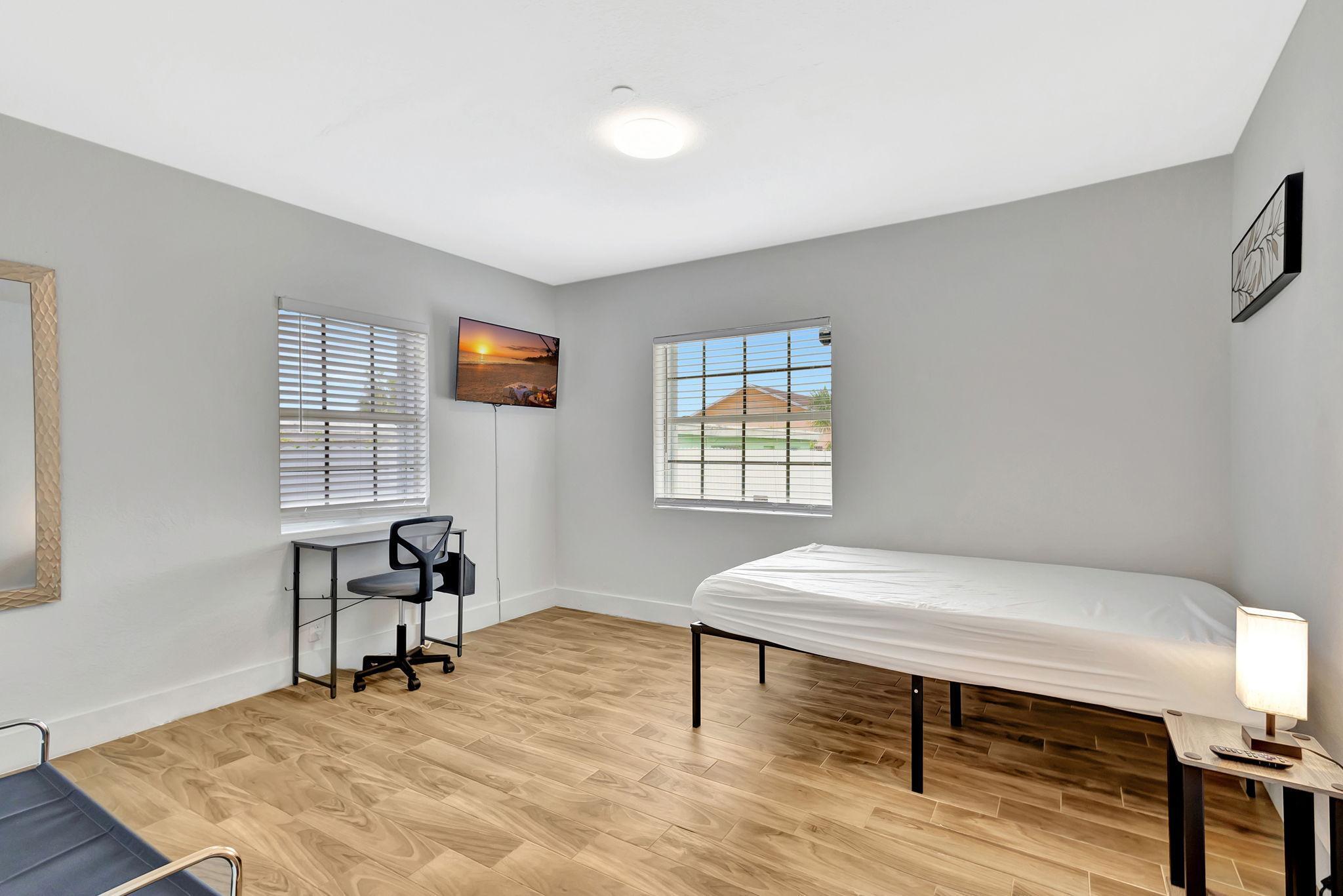 1075 West 30th Street Riviera Beach, FL 33404 - Photo 6 of 66 img_3e1fc47e-18de-41f3-9966-277fd23ca975