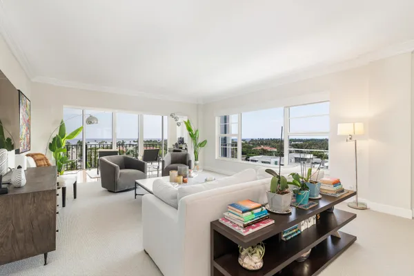$1,300,000 | 400 Seasage Drive, Unit 806, Delray Beach, FL 33483
