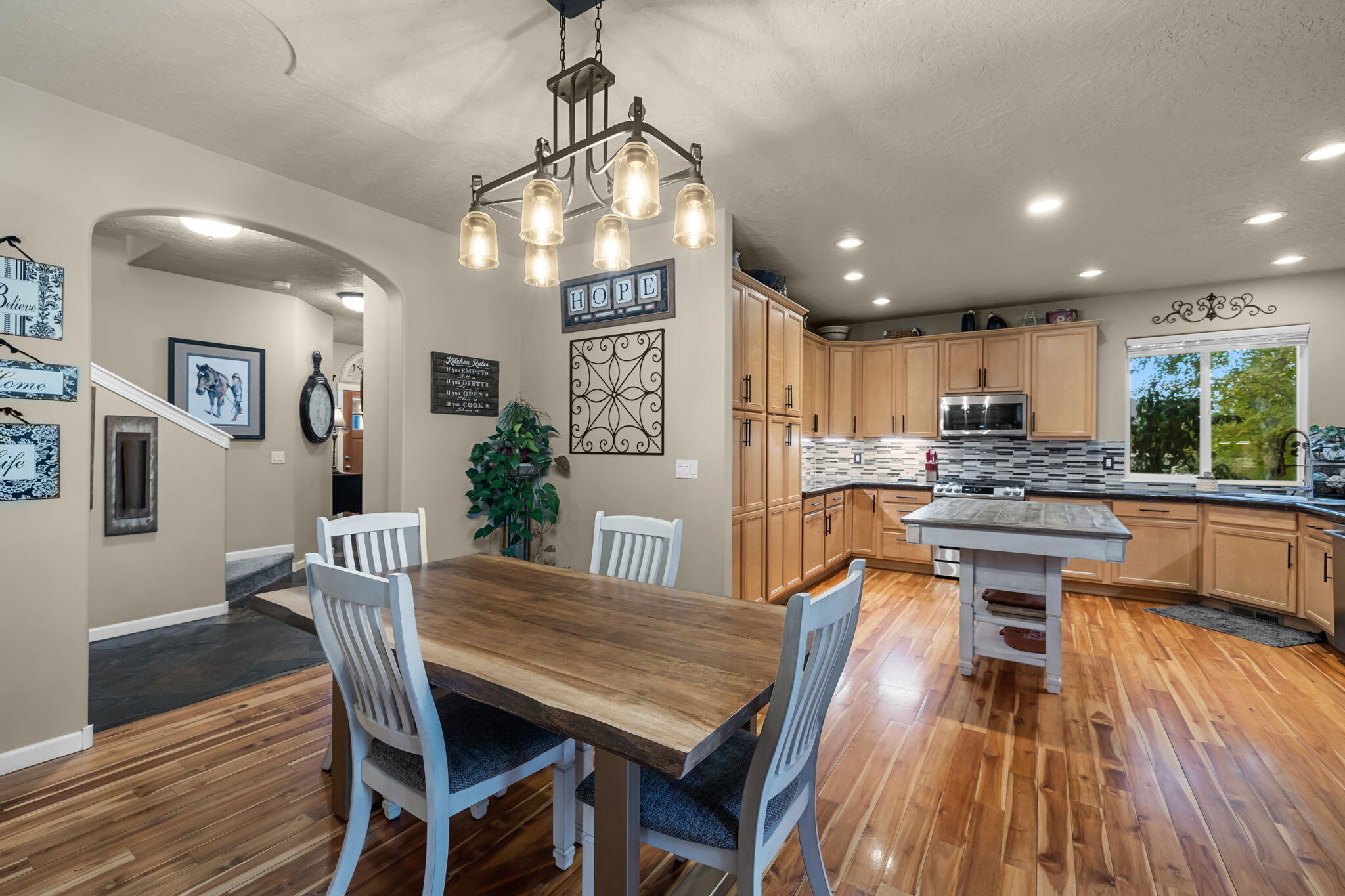 61146 Ridge Falls Place Bend, OR 97702 - Photo 13 of 51 dining/kitchen
