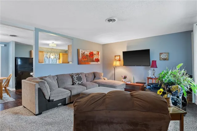 $199,000 | 7872 Beaver Lane, Cicero, NY 13030