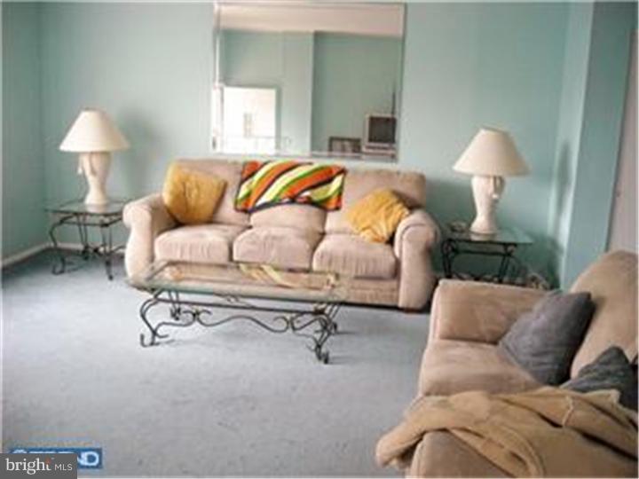 12010 Medford Road Philadelphia, PA 19154 - Photo 7 of 17 Living Room