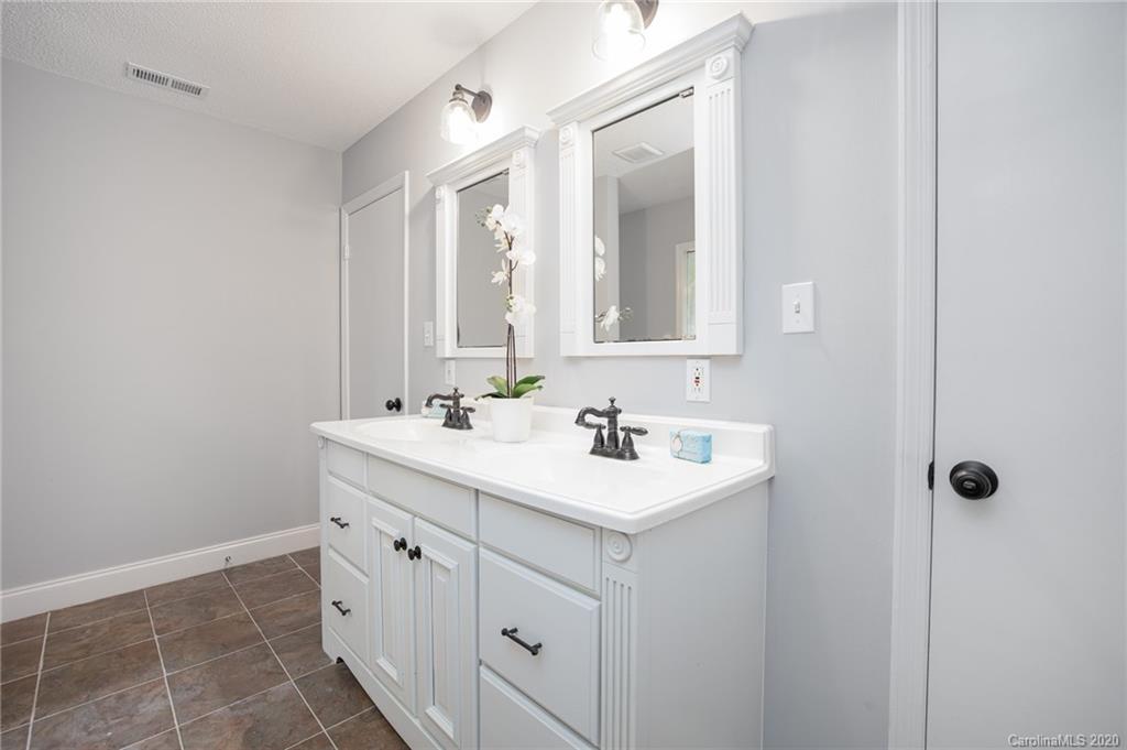 235 Meadowbrook Road Charlotte, NC 28211 - Photo 23 of 42 Gallery Image 23