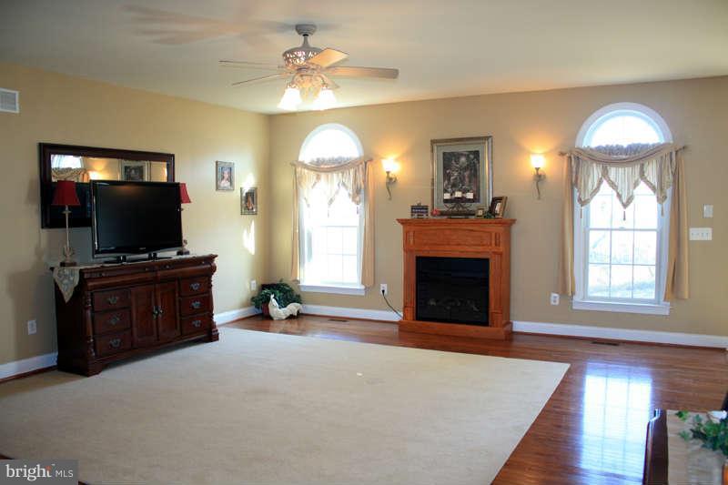 414 Pylesville Road Pylesville, MD 21132 - Photo 13 of 29 Living Room