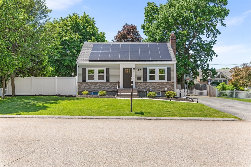 37 Bonad Road Stoneham, MA 02180 - Photo 1 of 41 Gallery Image 1