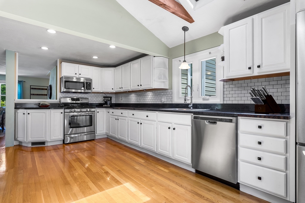 37 Bonad Road Stoneham, MA 02180 - Photo 3 of 41 Gallery Image 3