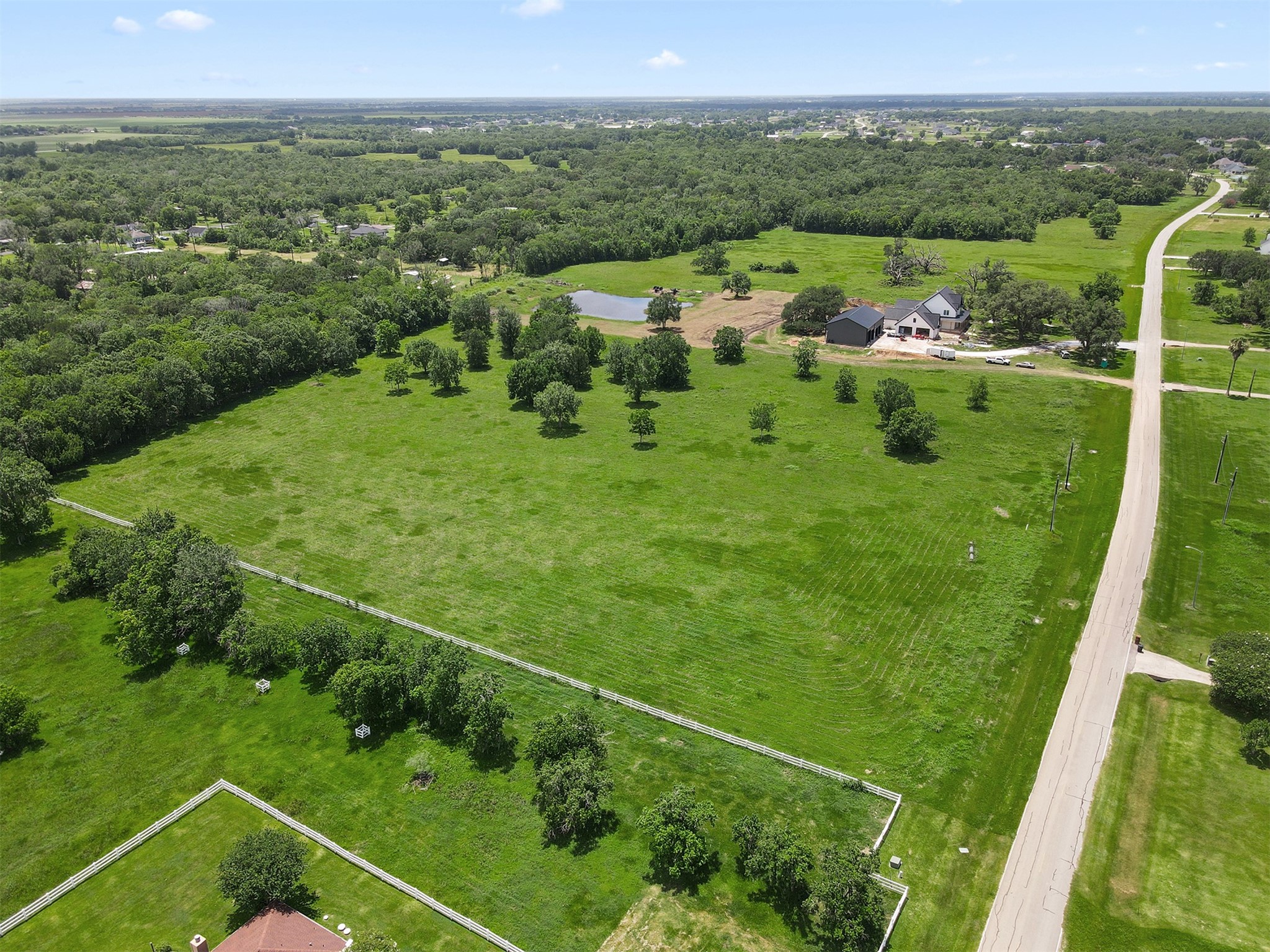 16403 Sun Valley Lane Rosharon, TX 77583 - Photo 11 of 15 a view of a green field with an ocean