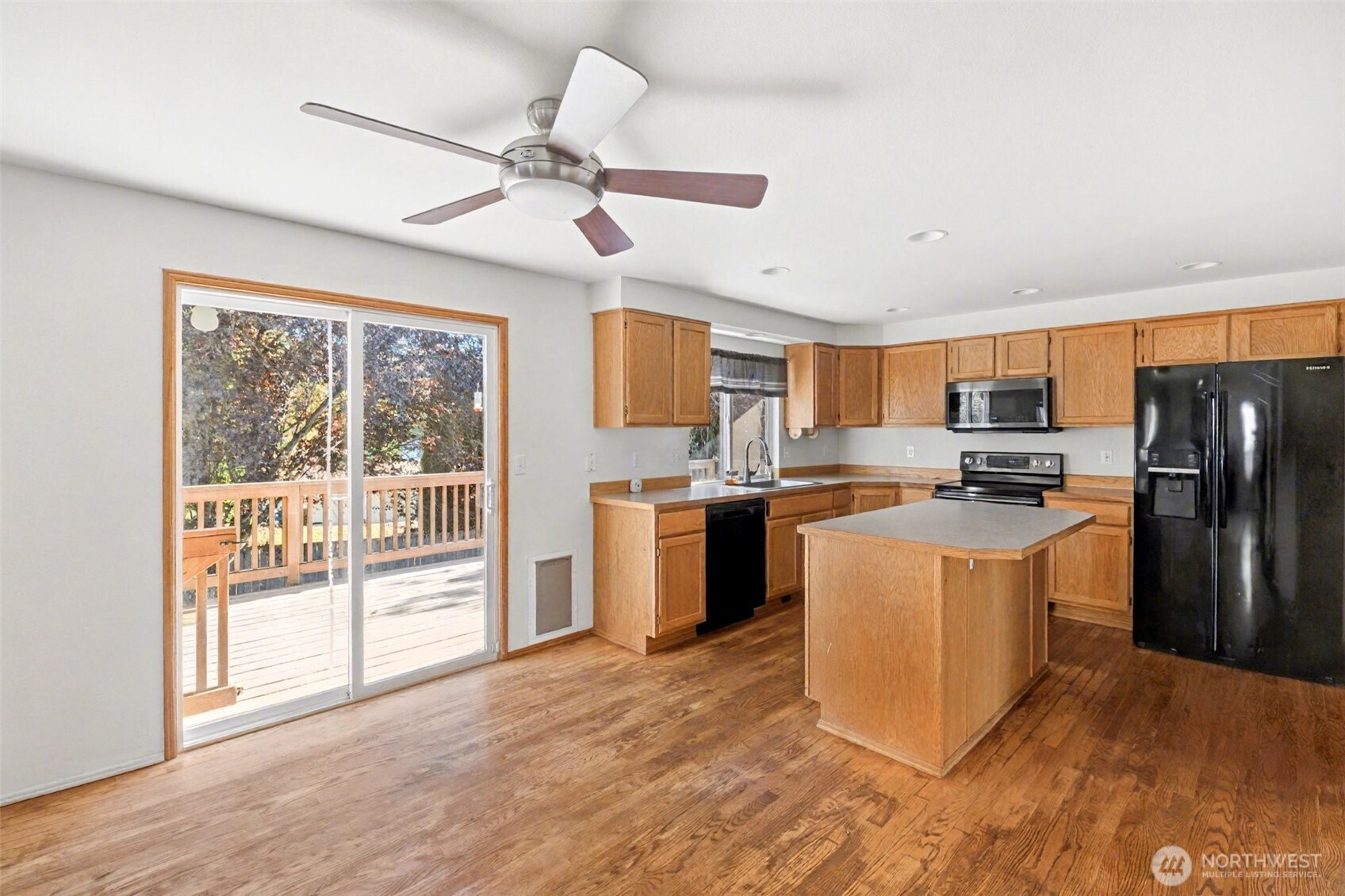 12606 Southeast 265th Place Kent, WA 98030 - Photo 4 of 23