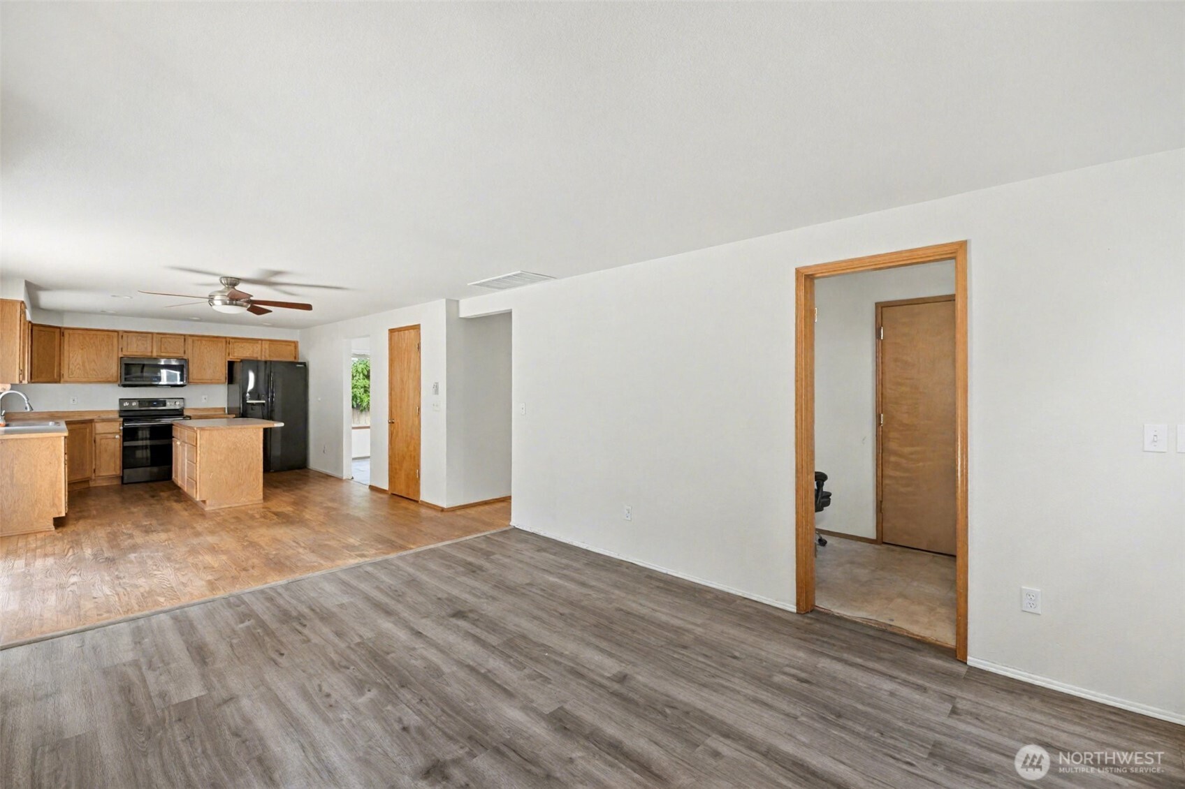 12606 Southeast 265th Place Kent, WA 98030 - Photo 7 of 23