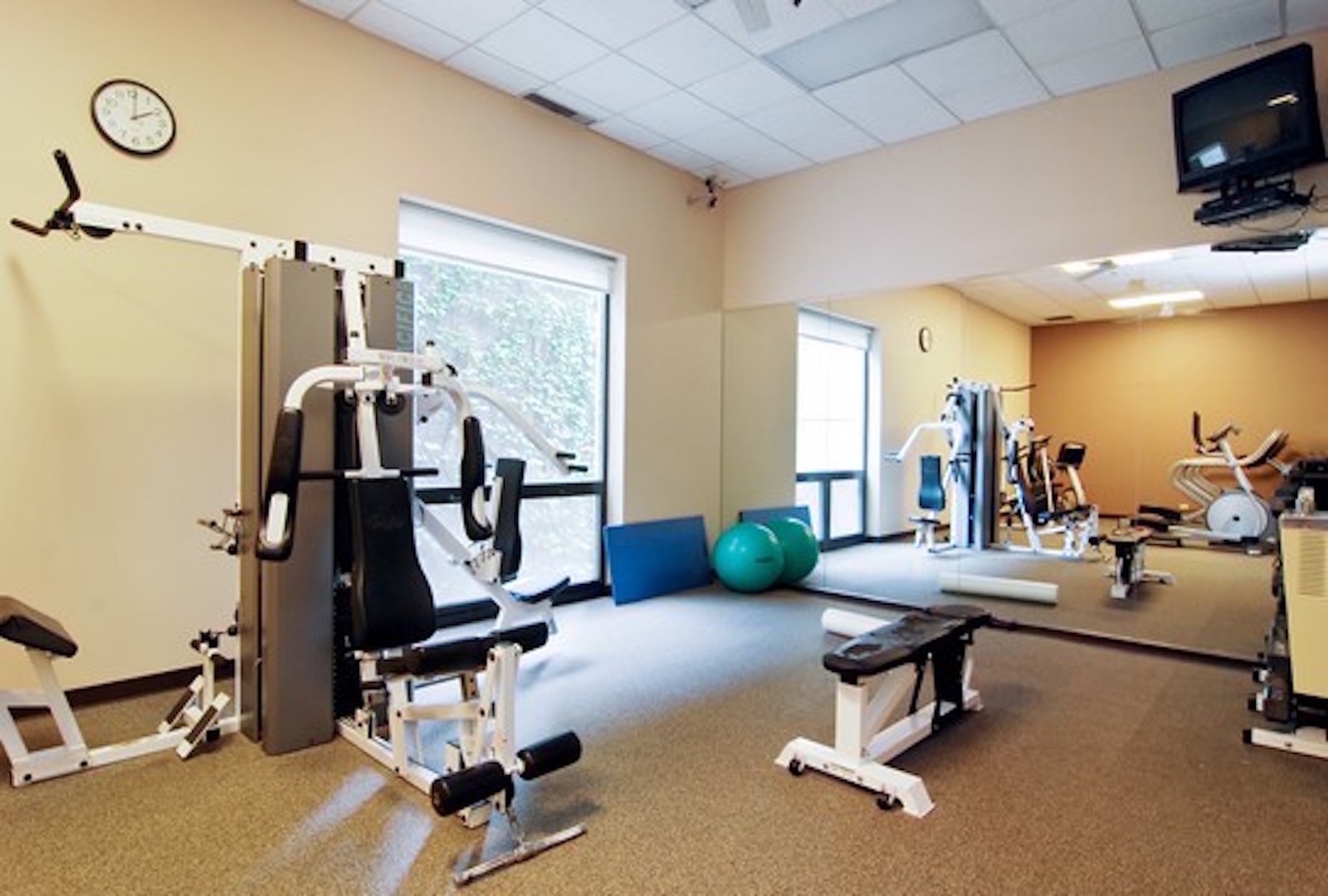 70 West Huron Street, Unit 705 Chicago, IL 60654 - Photo 13 of 16 a view of a room with gym equipment
