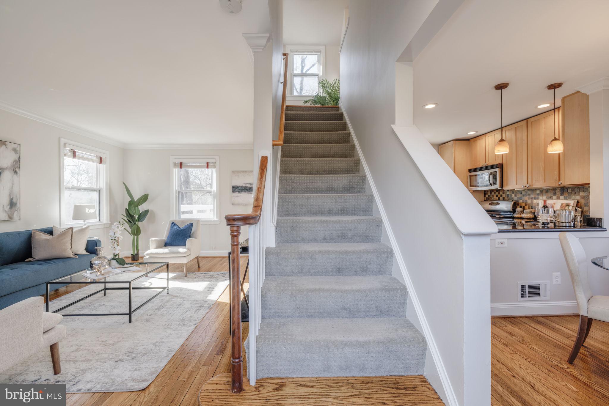 10120 Tenbrook Drive Silver Spring, MD 20901 - Photo 12 of 32 Foyer