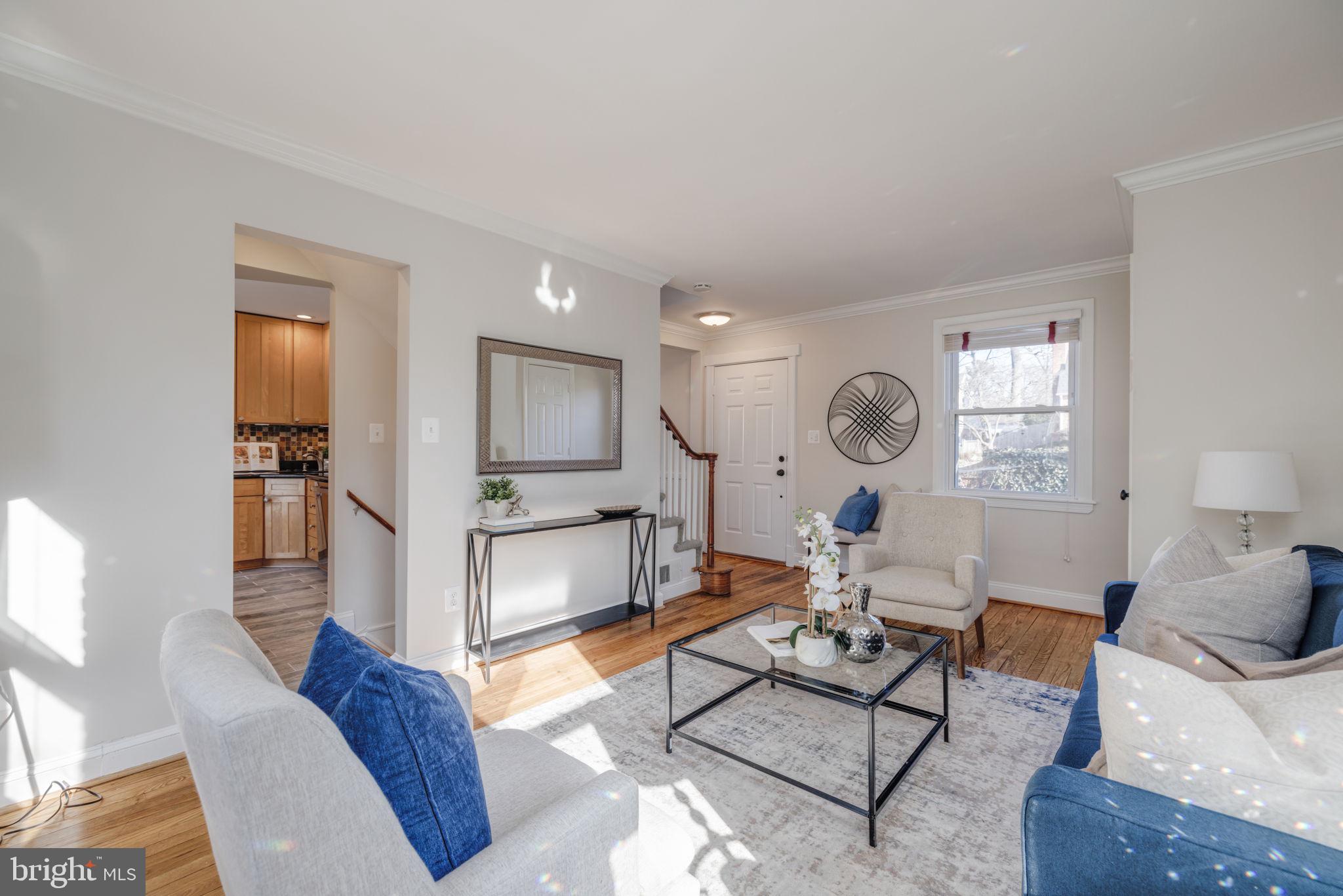 10120 Tenbrook Drive Silver Spring, MD 20901 - Photo 3 of 32 Sophisticated trim work