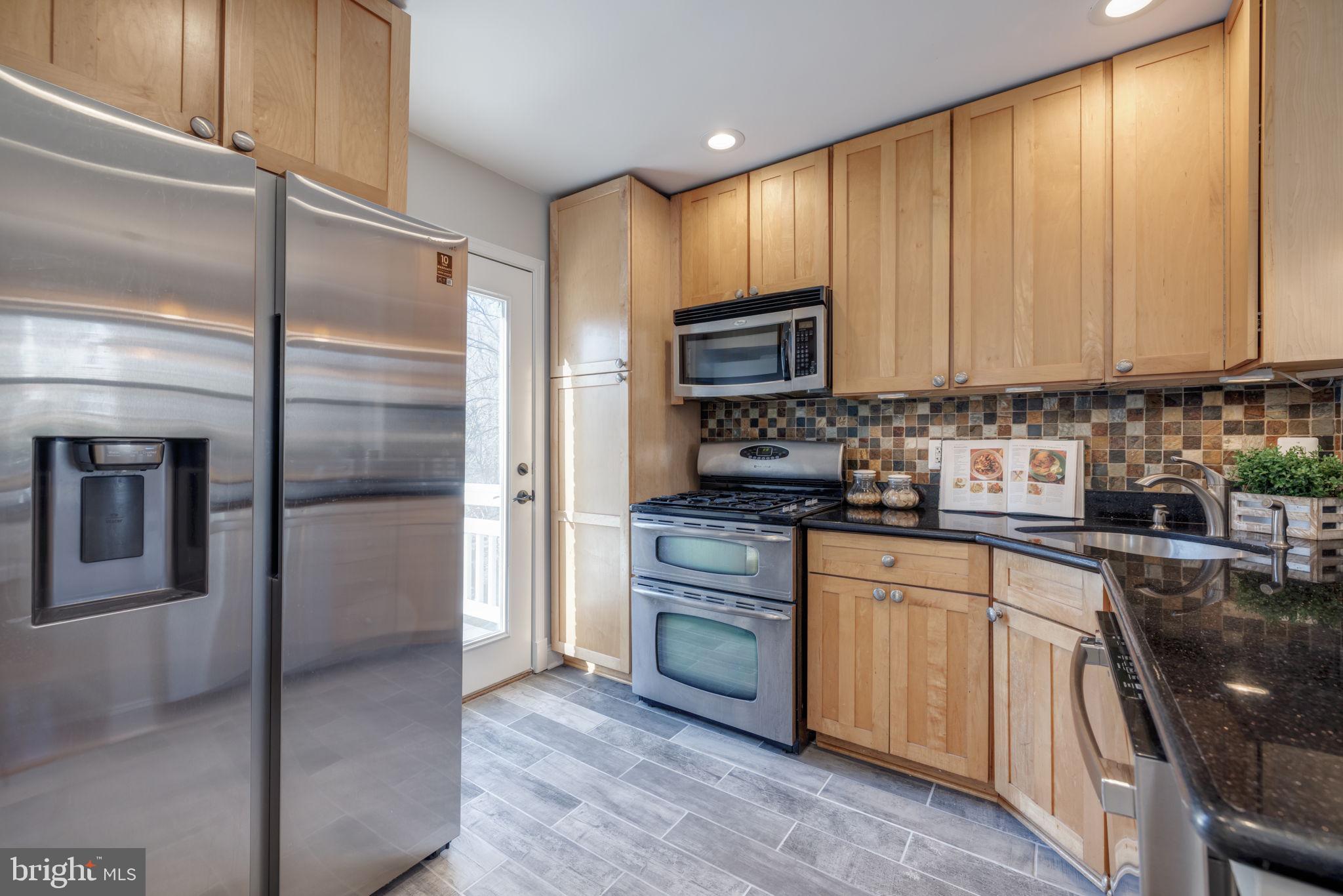 10120 Tenbrook Drive Silver Spring, MD 20901 - Photo 9 of 32 Stainless steel appliances