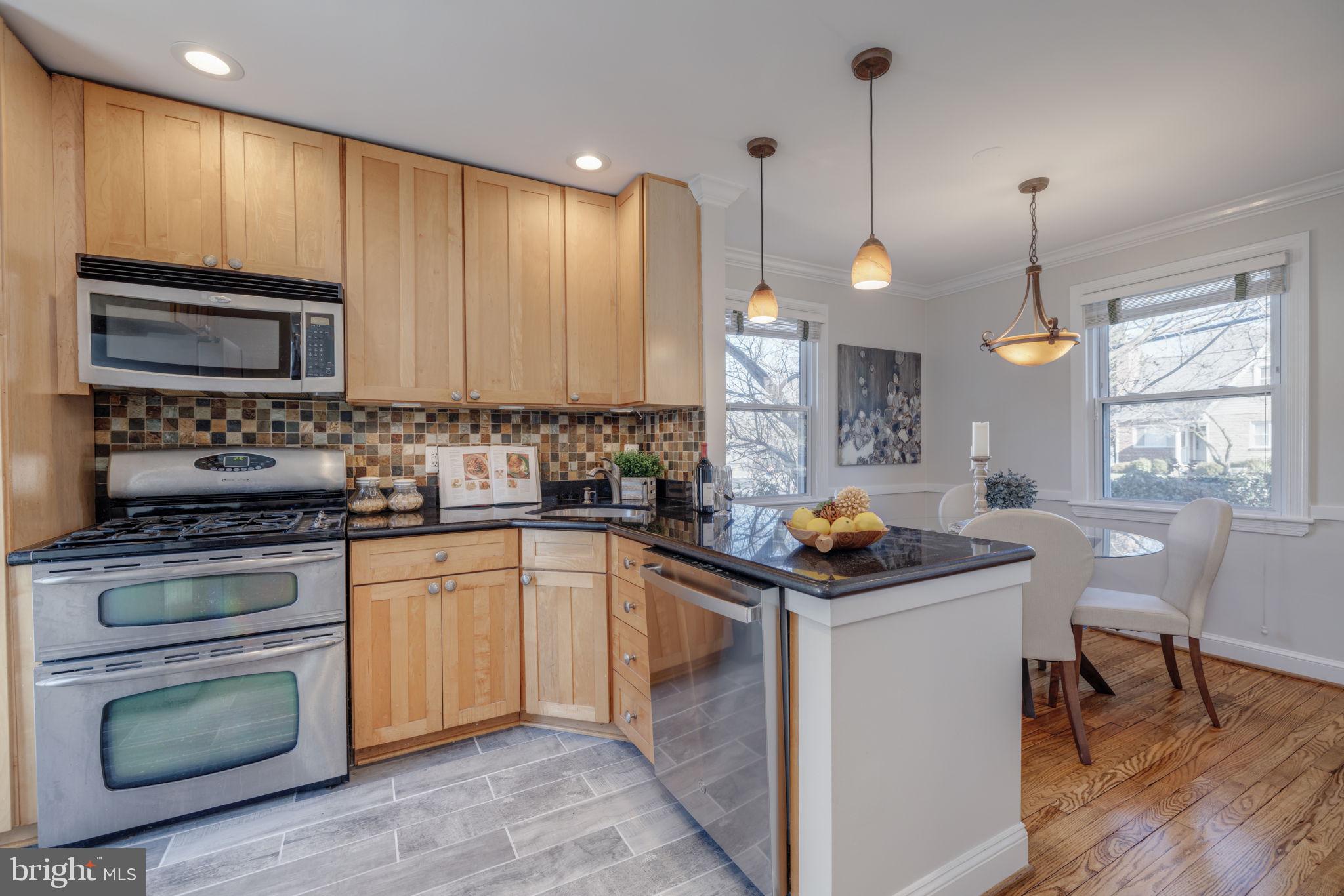 10120 Tenbrook Drive Silver Spring, MD 20901 - Photo 10 of 32 Granite countertops