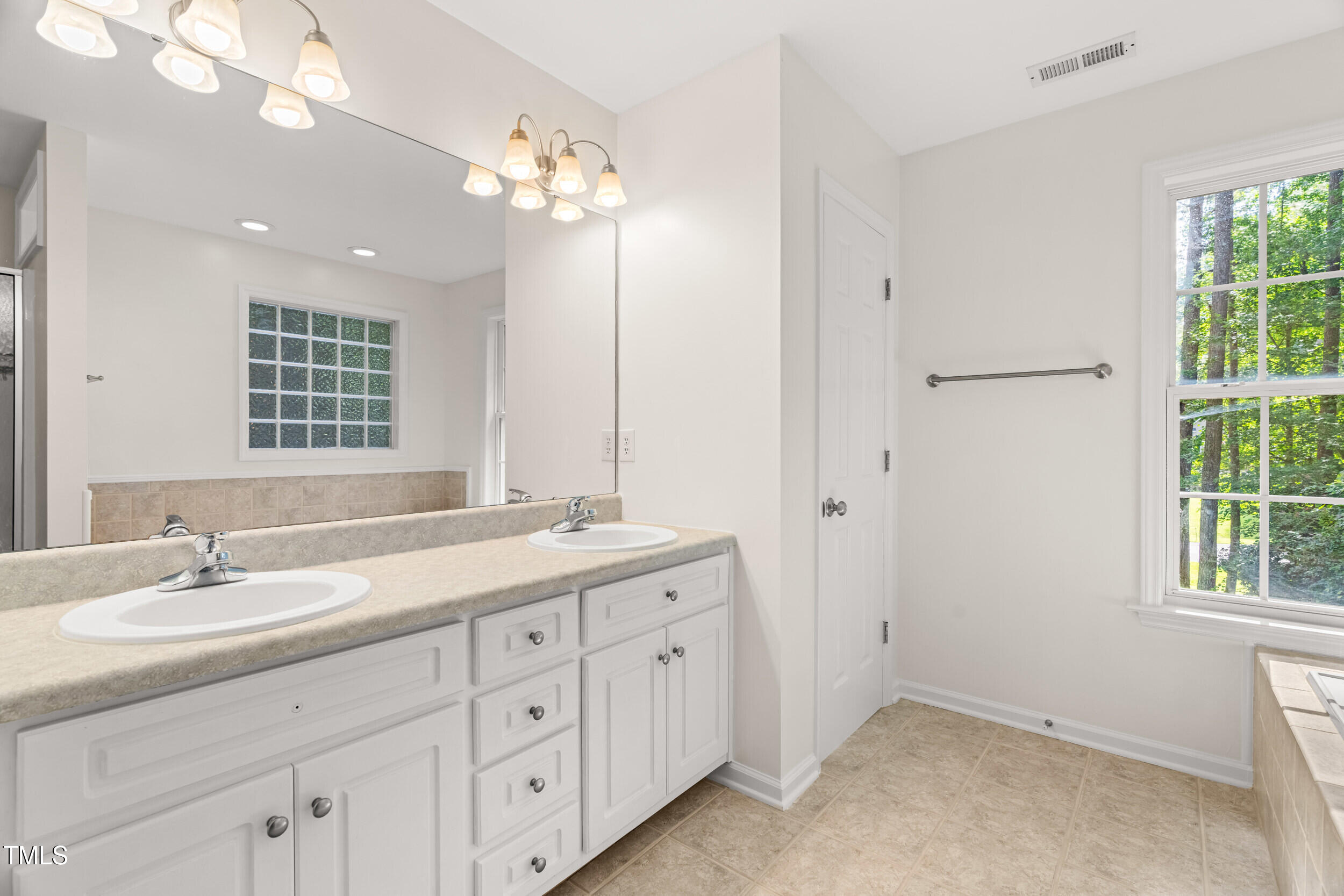 360 Cameron Drive Raleigh, NC 27603 - Photo 29 of 68 DSC08739
