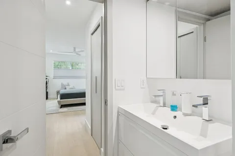$299,900 | 3004 Northeast 5th Terrace, Unit 101C, Wilton Manors, FL 33334
