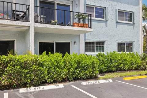 $319,900 | 3004 Northeast 5th Terrace, Unit 101C, Wilton Manors, FL 33334