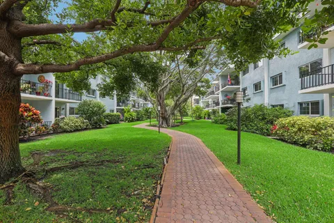 $319,900 | 3004 Northeast 5th Terrace, Unit 101C, Wilton Manors, FL 33334