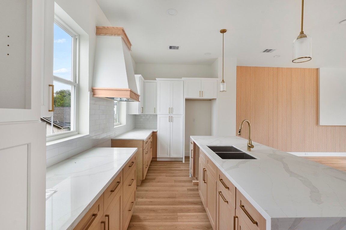 1106 Weiss Street Houston, TX 77009 - Photo 4 of 13 Kitchen