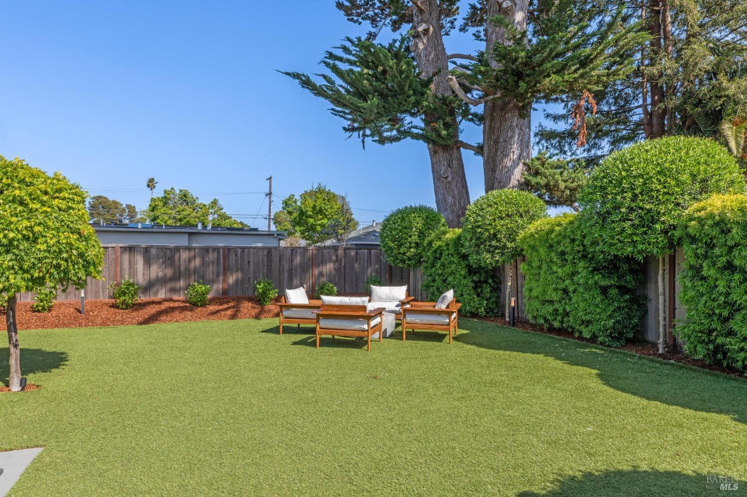 31 Mohawk Avenue Corte Madera, CA 94925 - Photo 39 of 57 a garden view with sitting space