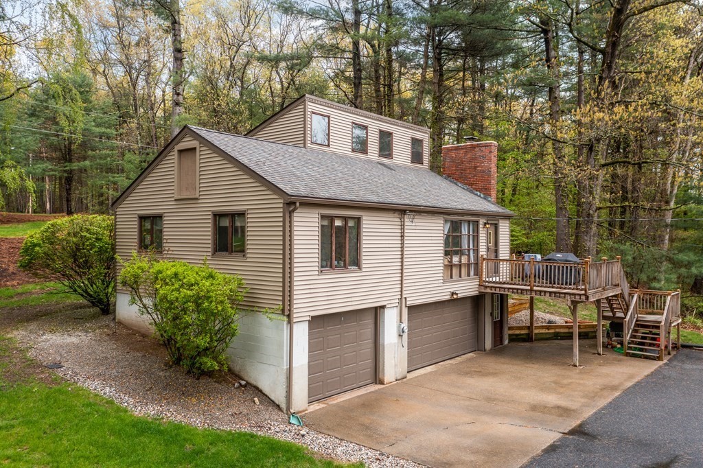 929 Shaker Road Westfield, MA 01085 - Photo 3 of 33 Gallery Image 3
