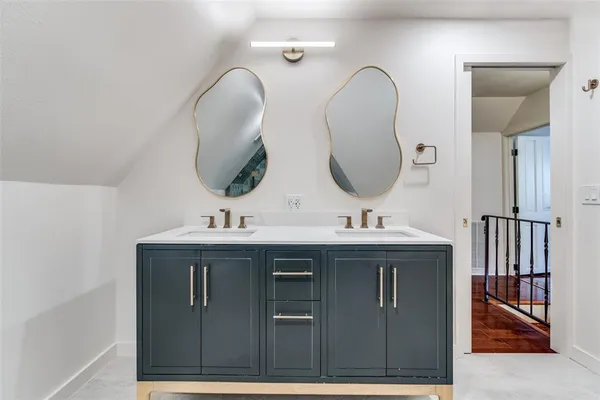 a livingroom with workspace and a window