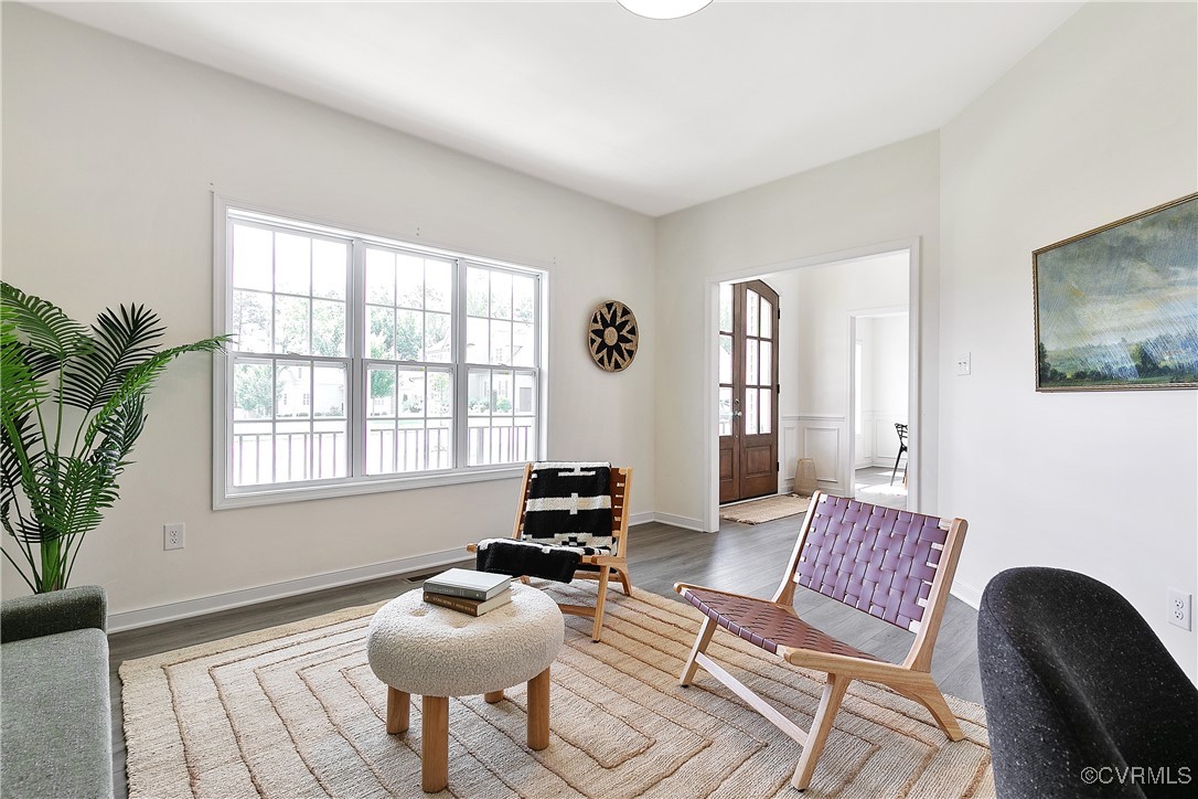 11506 Avening Road Midlothian, VA 23112 - Photo 29 of 50 a living room with furniture and a large window