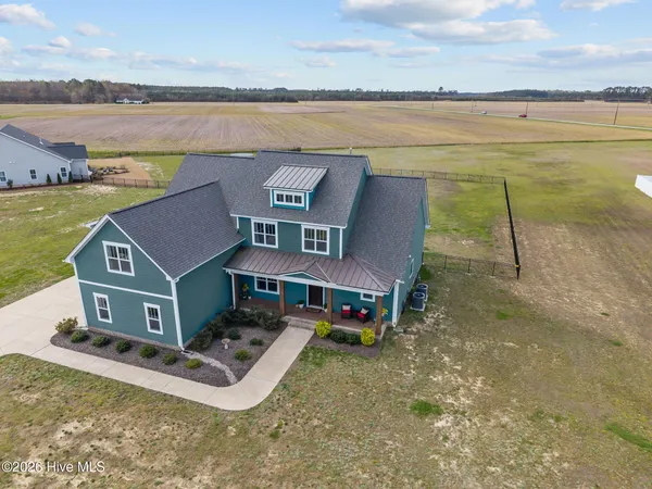 $749,900 | 2754 Wildflower Lane, Grimesland, NC 27837