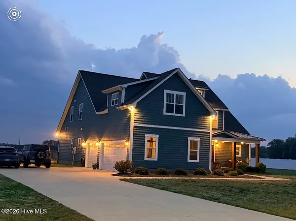 $749,900 | 2754 Wildflower Lane, Grimesland, NC 27837