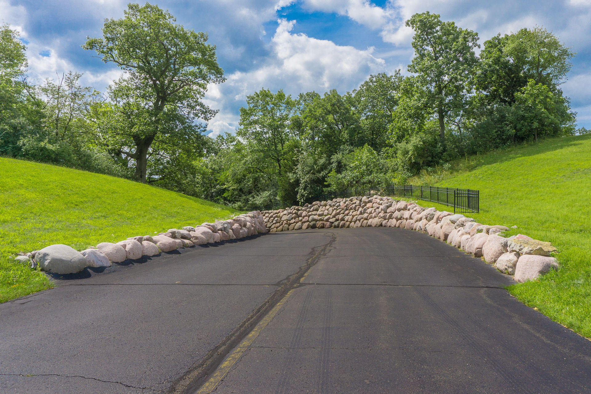 Lt24 Trinity Lane Geneva, WI 53147 - Photo 20 of 29 Association Boulder Wall Entrance