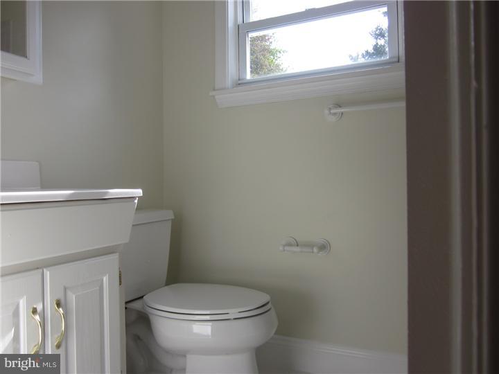 906 Inverness Lane Philadelphia, PA 19128 - Photo 12 of 22 Bathroom