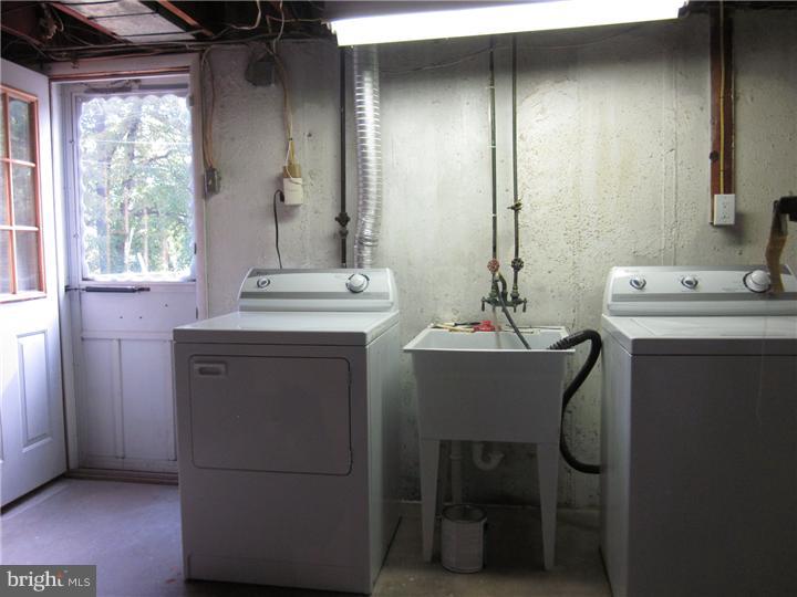906 Inverness Lane Philadelphia, PA 19128 - Photo 17 of 22 Laundry Room