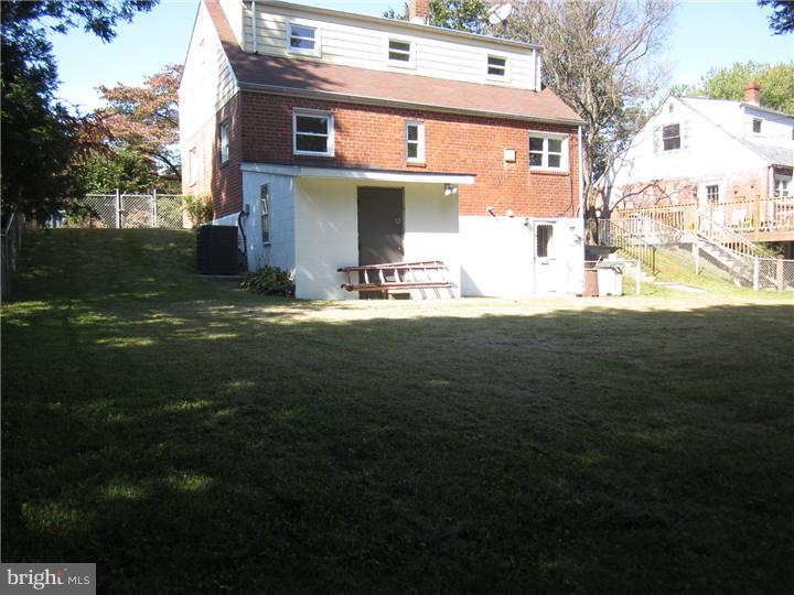 906 Inverness Lane Philadelphia, PA 19128 - Photo 18 of 22 Exterior Back