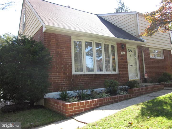 906 Inverness Lane Philadelphia, PA 19128 - Photo 4 of 22 Exterior Front