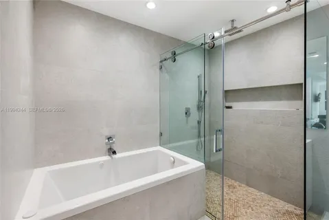 $6,950 | 901 Brickell Key Boulevard, Unit 305, Miami, FL 33131