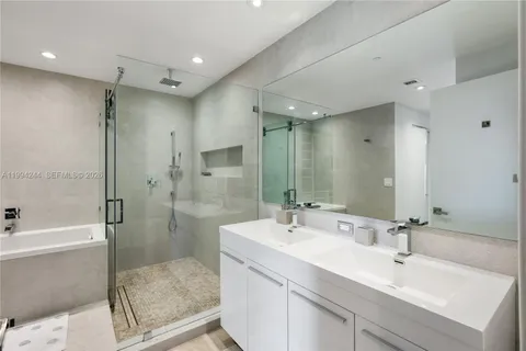 $6,950 | 901 Brickell Key Boulevard, Unit 305, Miami, FL 33131