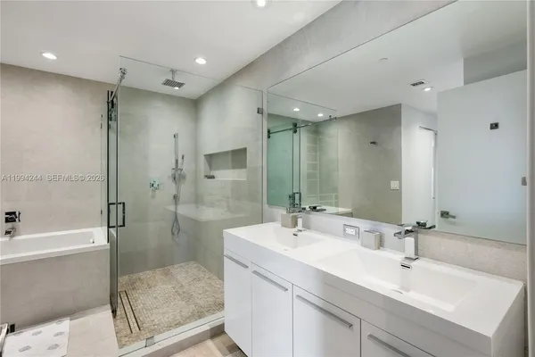 $6,950 | 901 Brickell Key Boulevard, Unit 305, Miami, FL 33131