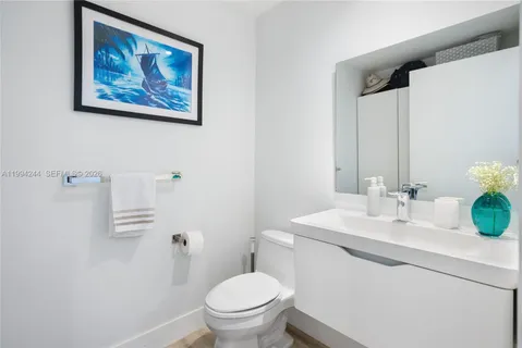 $6,950 | 901 Brickell Key Boulevard, Unit 305, Miami, FL 33131