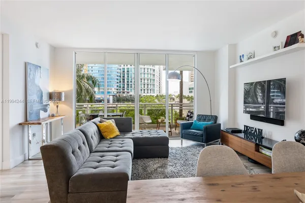 $6,950 | 901 Brickell Key Boulevard, Unit 305, Miami, FL 33131