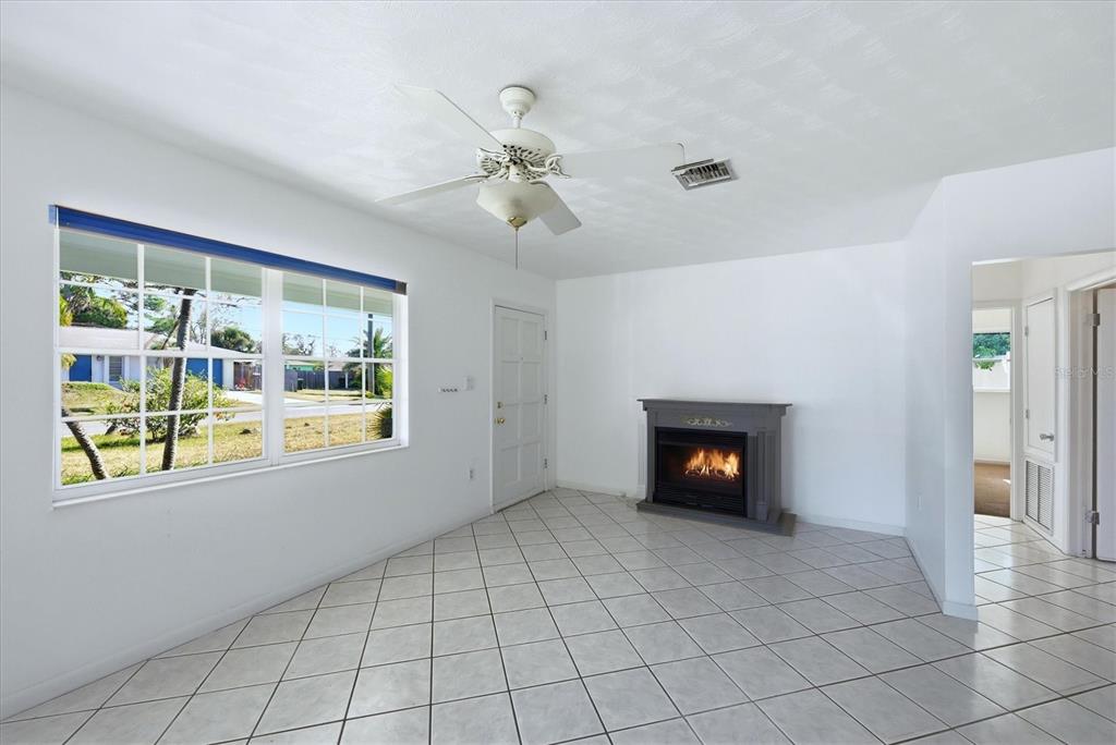 270 Southland Road Venice, FL 34293 - Photo 7 of 51 Gallery Image 7