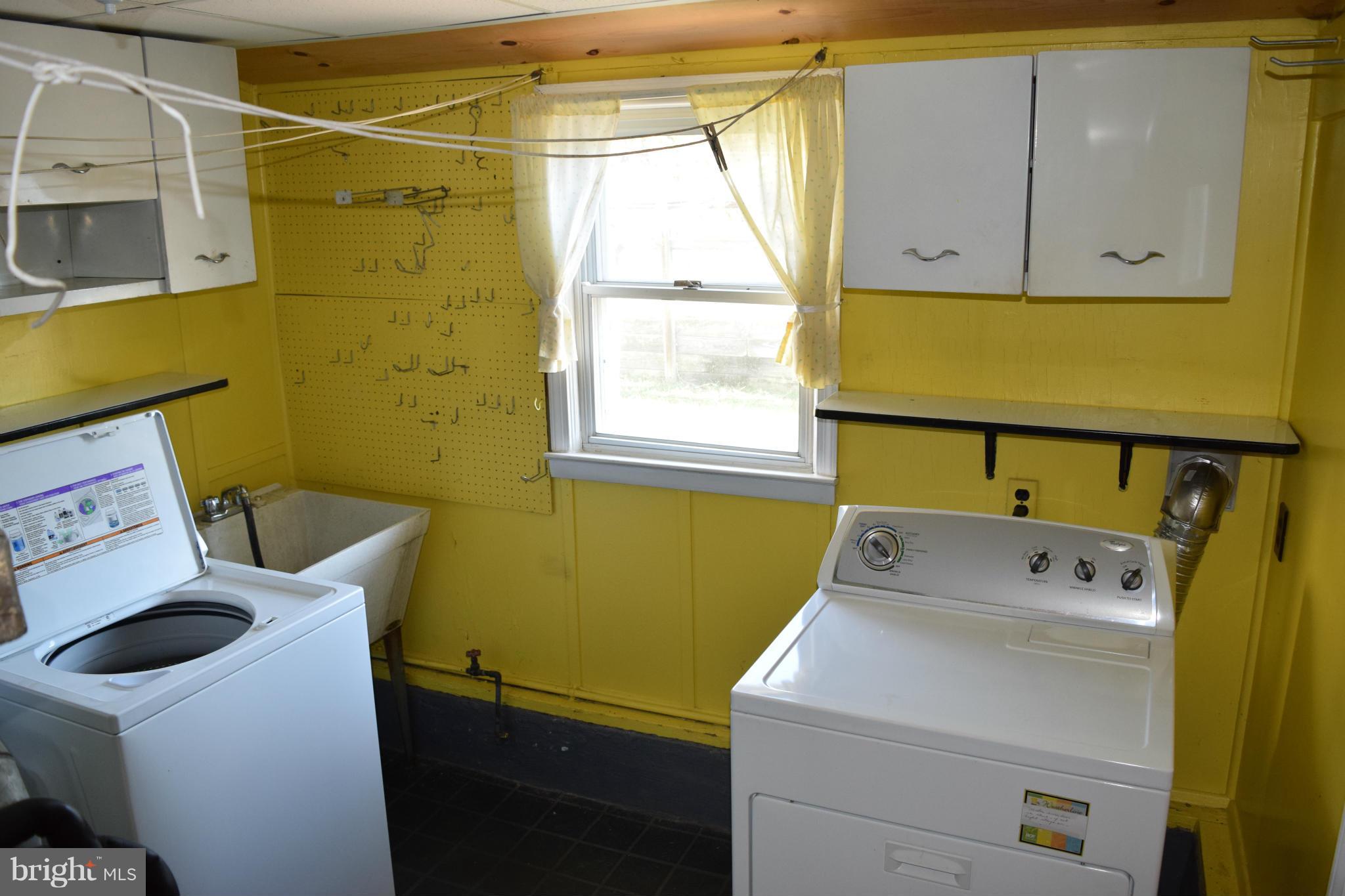 1529 Leslie Road Baltimore, MD 21222 - Photo 16 of 23 a utility room with dryer and washer