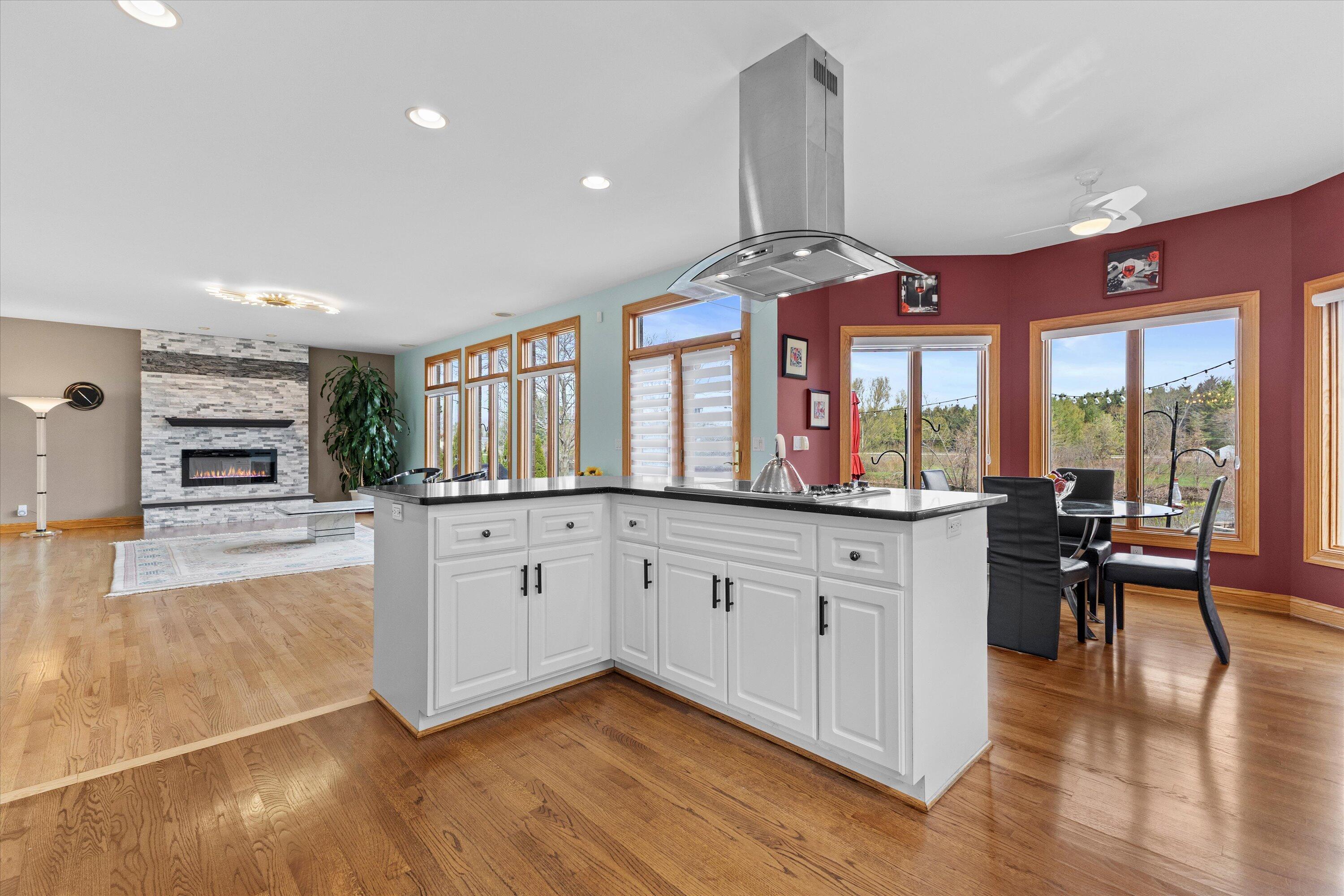 1218 5 Mile Road Caledonia, WI 53402 - Photo 12 of 48 Kitchen